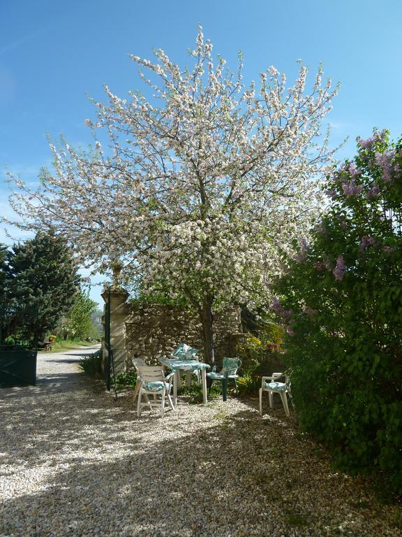 Le Val Leron Bed & Breakfast Valaurie Exterior photo