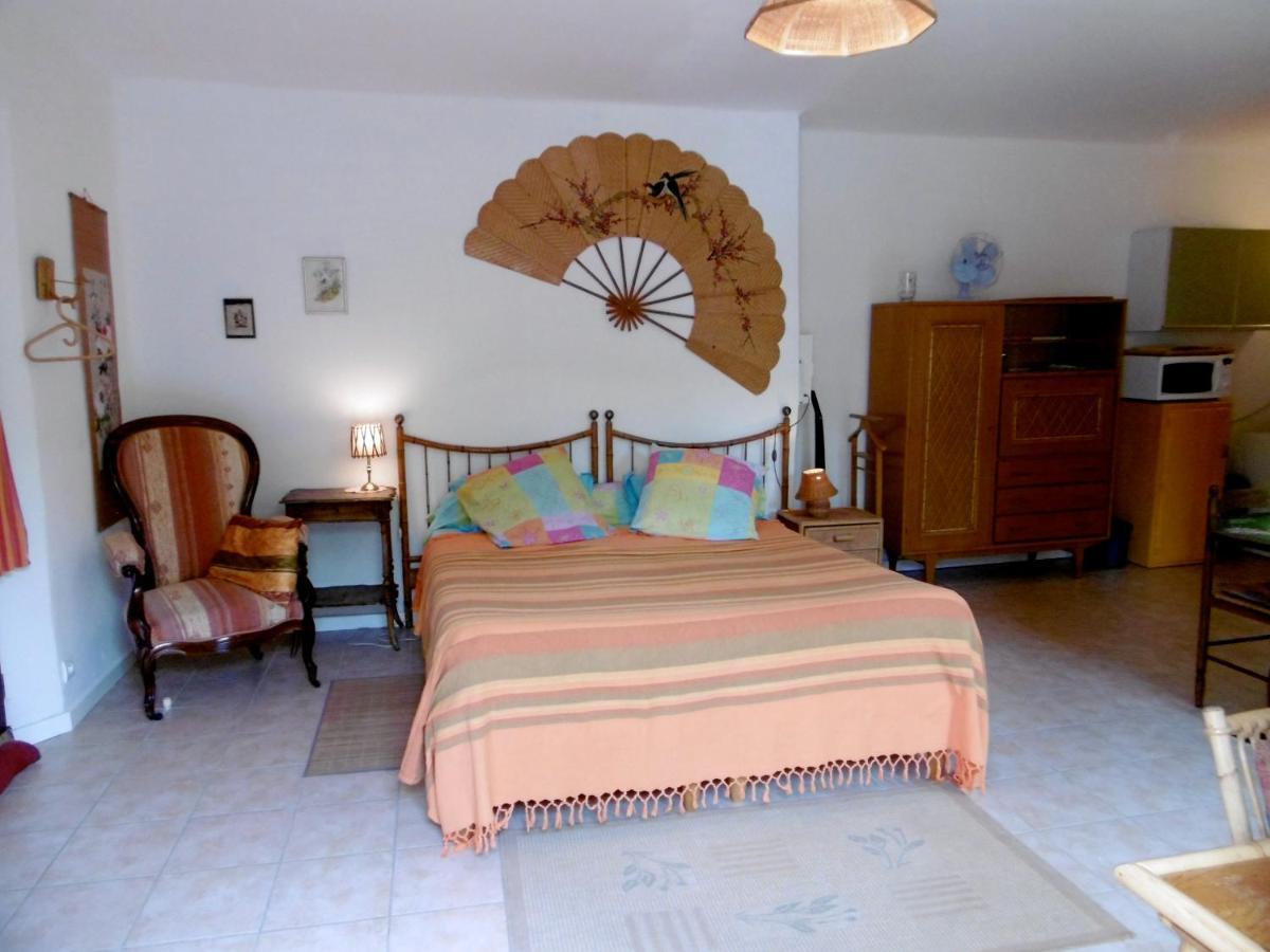 Le Val Leron Bed & Breakfast Valaurie Exterior photo